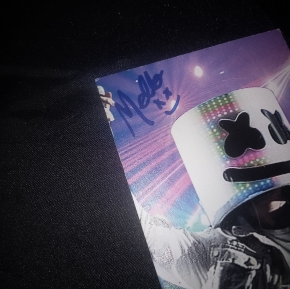 Authentic MARSHMELLOW autographed fan card - Picture 3 of 3
